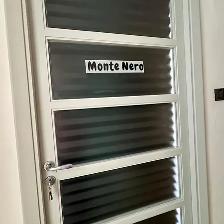The Shuttle Rooms - Al Porto - Fortezza - Vicino Prefettura B&B