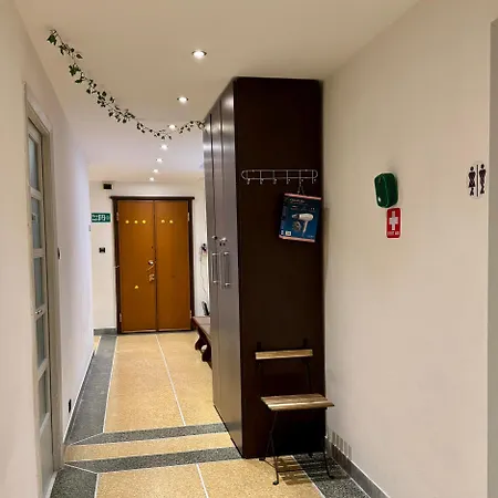 The Shuttle Rooms - Al Porto - Fortezza - Vicino Prefettura B&B