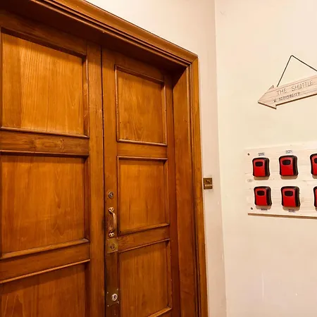 The Shuttle Rooms - Al Porto - Fortezza - Vicino Prefettura B&B 리보르노