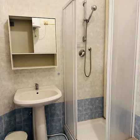 The Shuttle Rooms - Al Porto - Fortezza - Vicino Prefettura B&B 리보르노