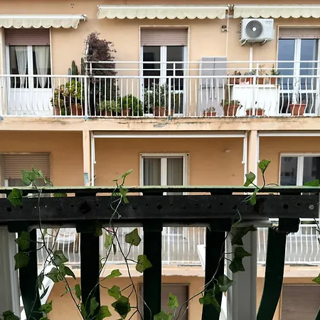 The Shuttle Rooms - Al Porto - Fortezza - Vicino Prefettura B&B
