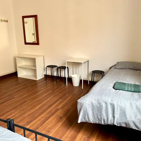 The Shuttle Rooms - Al Porto - Fortezza - Vicino Prefettura B&B