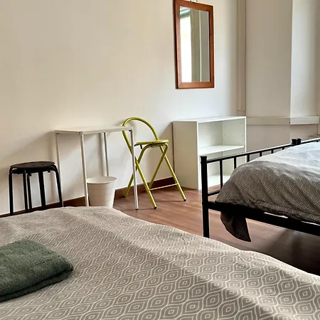 The Shuttle Rooms - Al Porto - Fortezza - Vicino Prefettura B&B