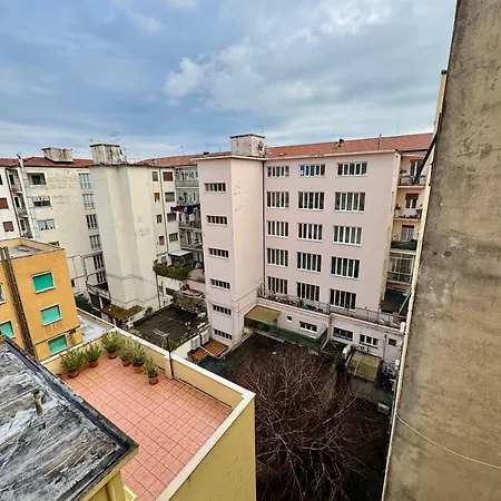 B&B The Shuttle Rooms - Al Porto - Fortezza - Vicino Prefettura 리보르노