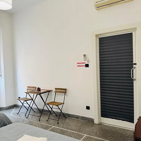 Affittacamere The Shuttle Bed and breakfast Livorno