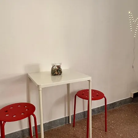 Affittacamere The Shuttle Bed and breakfast Livorno